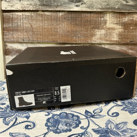 🖤NWT🖤 Sorel Emelie Short Lace Cozy Boot - Picture 9 of 9